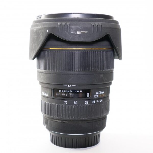 Used Sigma 24-70mm f2.8 DG macro lens for Canon EOS