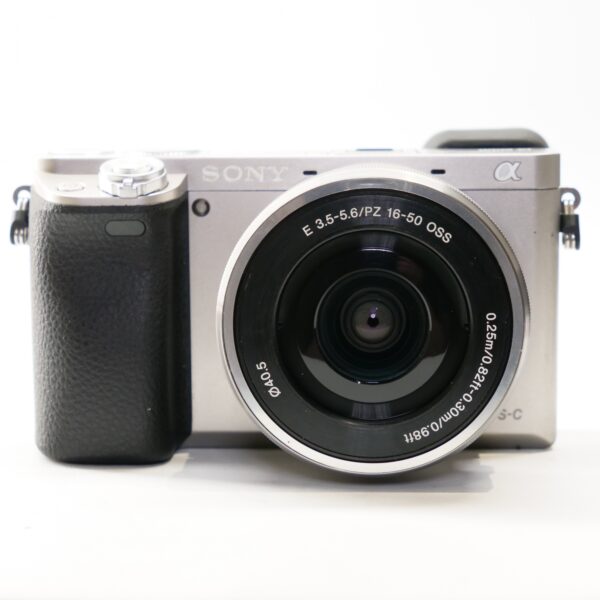 Used Sony A6000 Mirrorless camera with 16-50mm lens