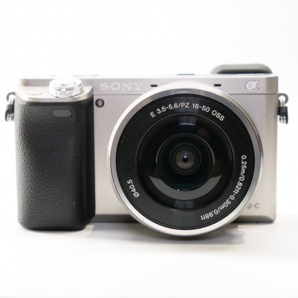 Used Sony A6000 Mirrorless camera with 16-50mm lens